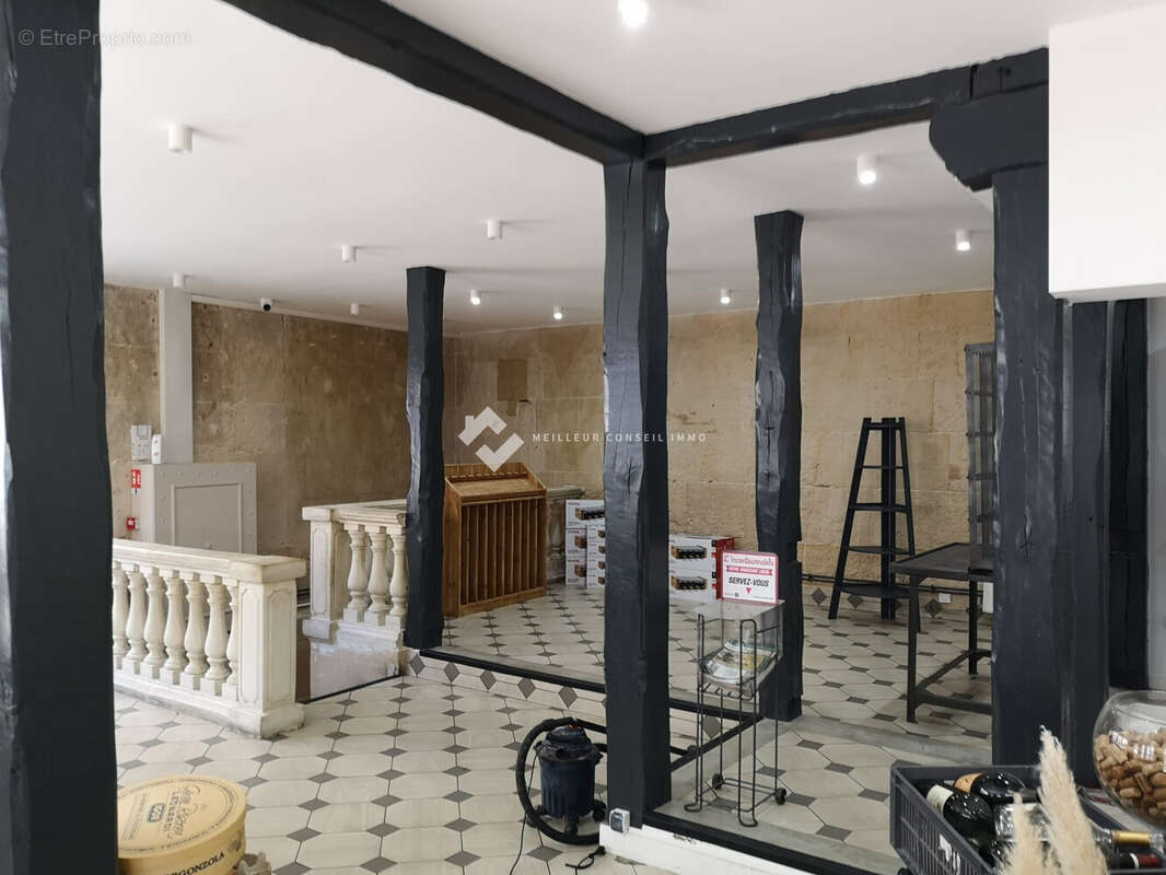Commerce 251 m² à Crepy-En-Valois  - photo 2