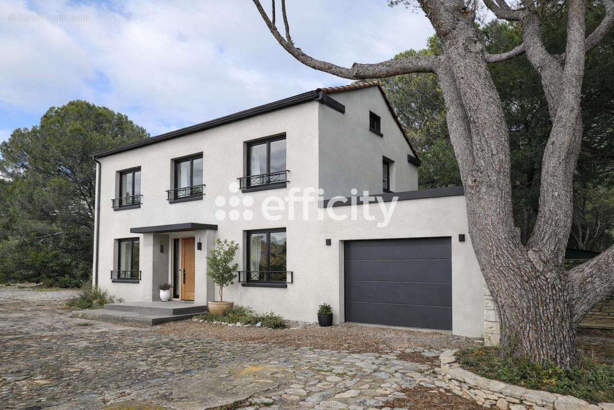 Maison à VENTABREN