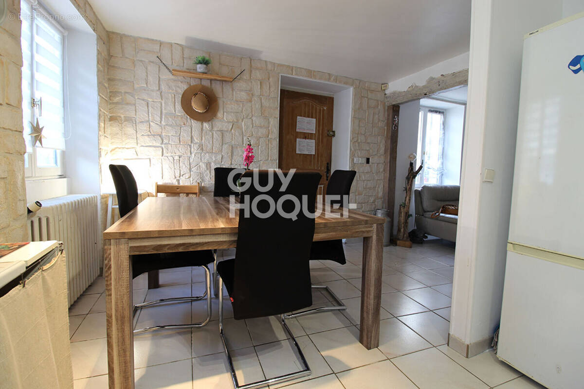 Maison à CHEVRY-COSSIGNY