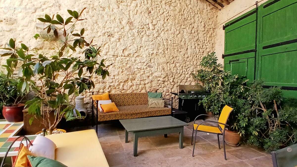 Elégante maison de Maître avec cour et piscine. - photo 8