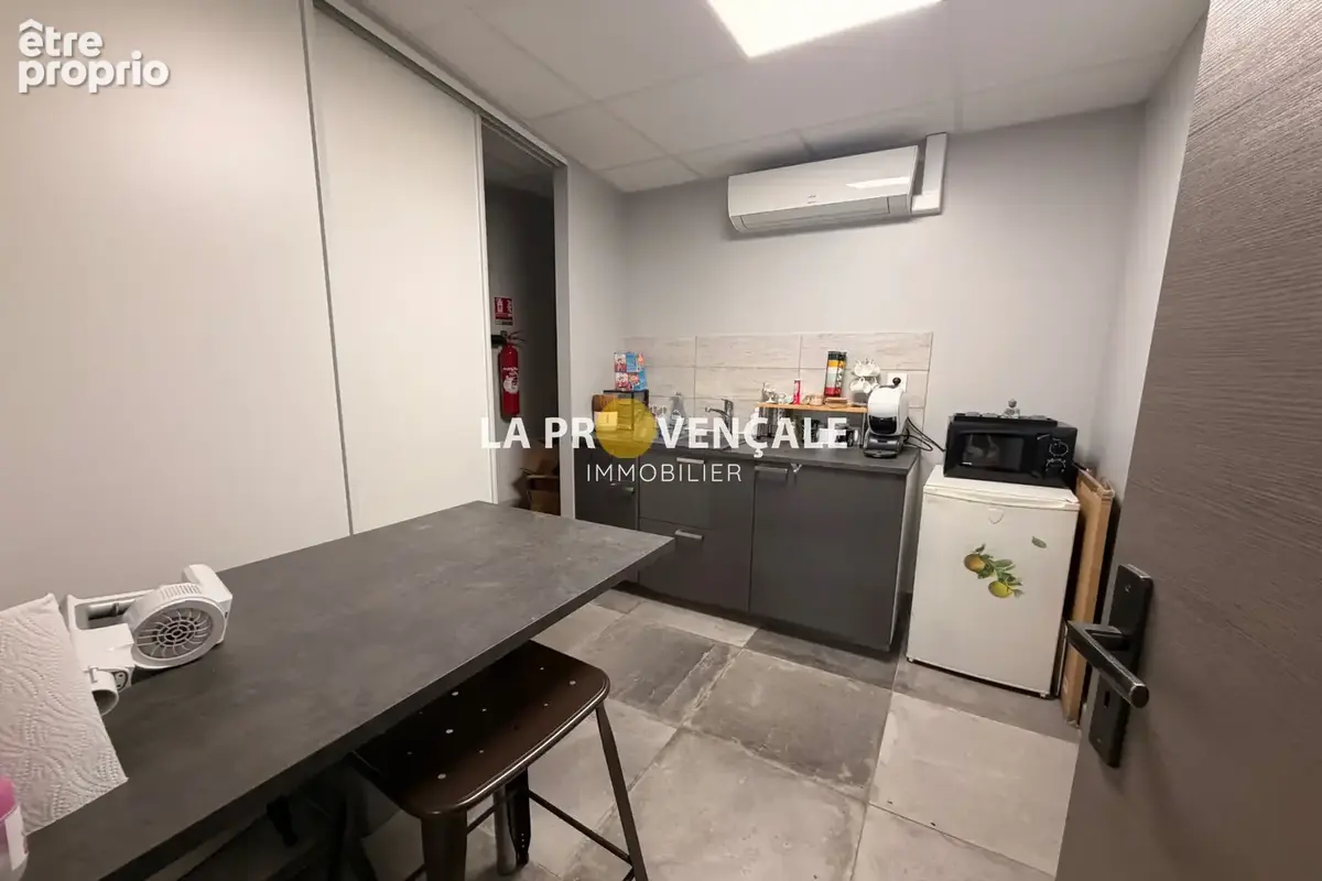 Commerce 70 m² à vendre à Le Tholonet (13100) - photo 9