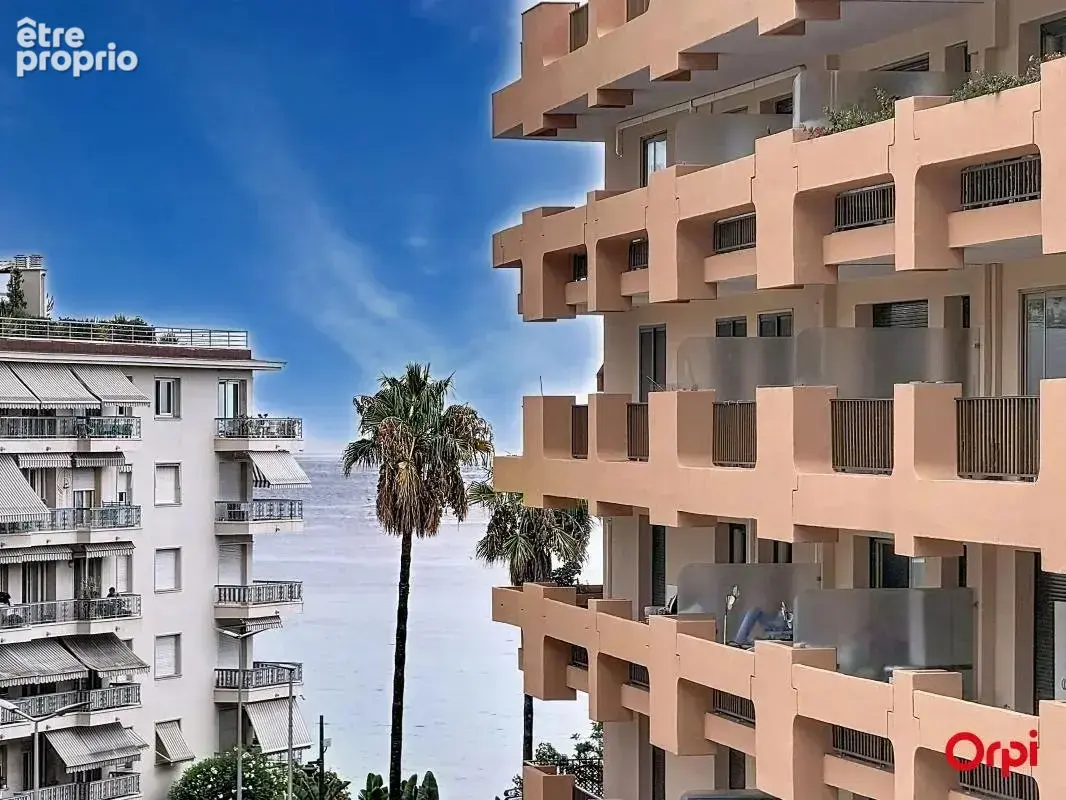 Menton, Quartier Madone-Carnolès, Appartement lumineux exposé Sud en étage élevé, avec une terrasse spacieuse - photo 3