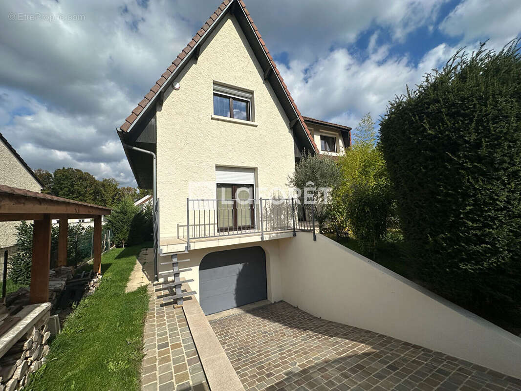 Maison à COUBRON