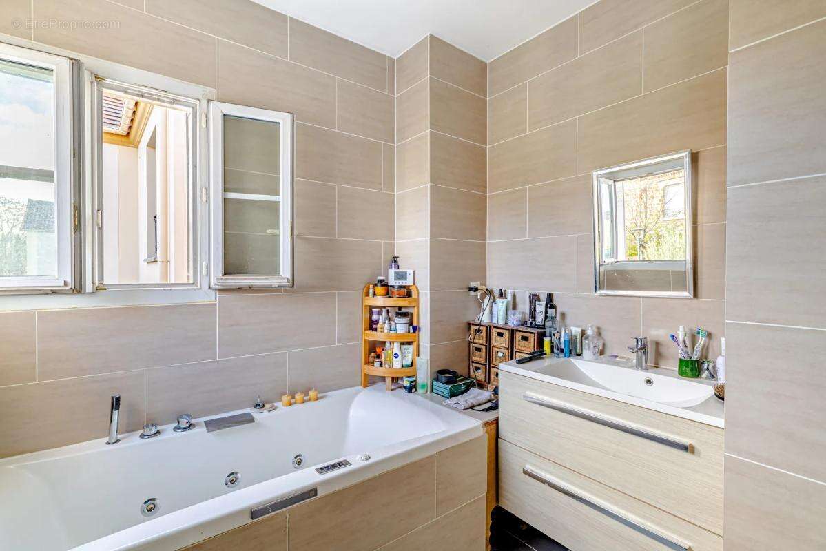 Maison à SAINT-GRATIEN