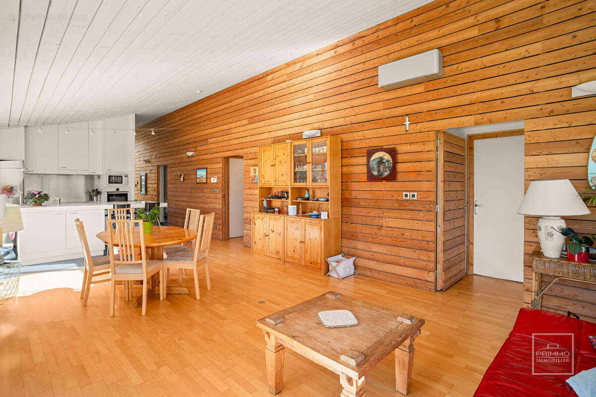 Maison à MONTANAY