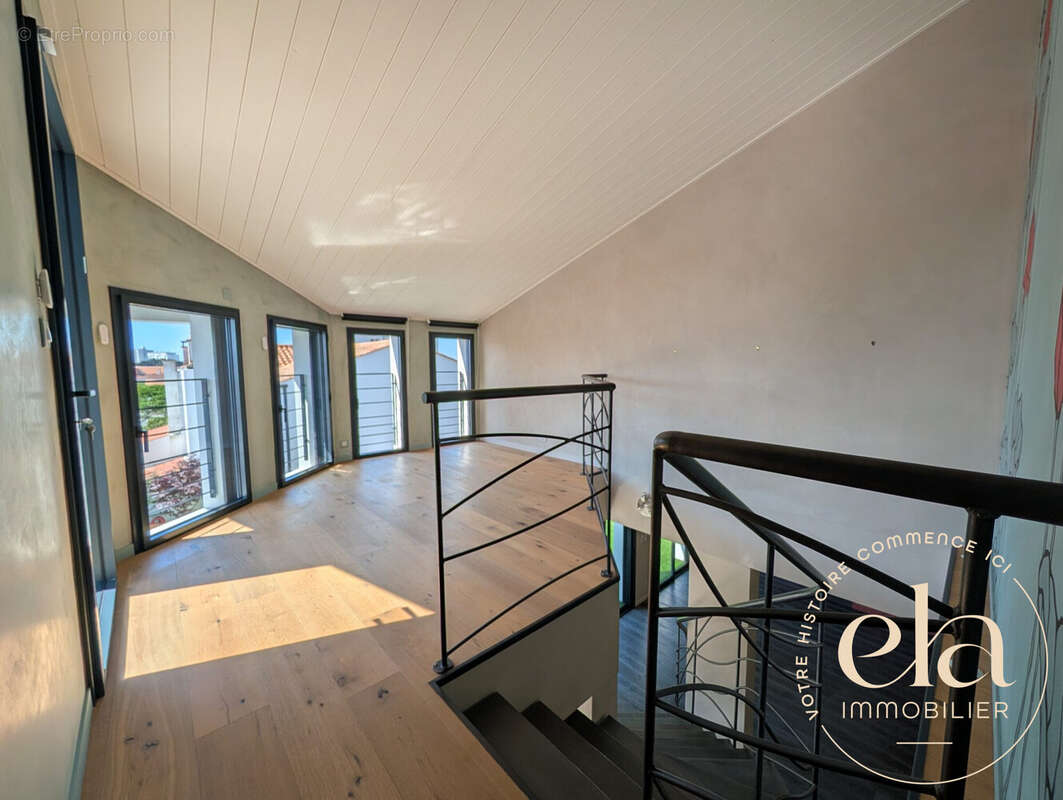 Maison 179 m² à Saint-Gilles-Croix-De-Vie  - photo 7