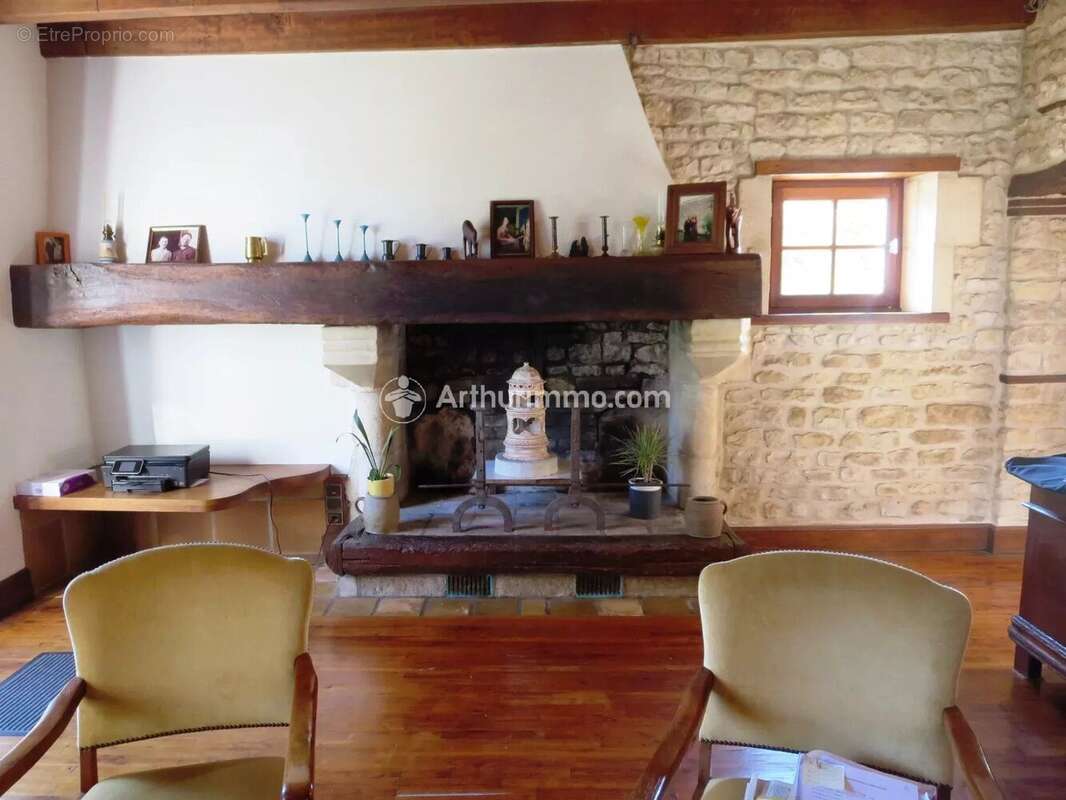 Maison à SAINT-MARTIN-DE-JUILLERS