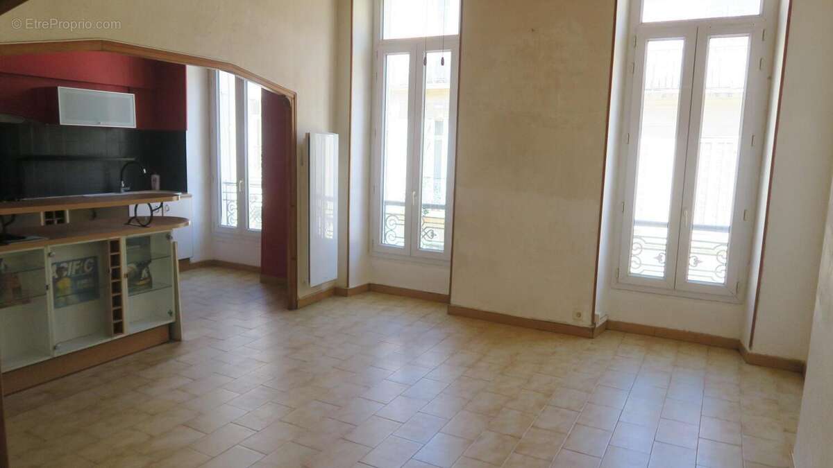 Appartement à MARSEILLE-5E