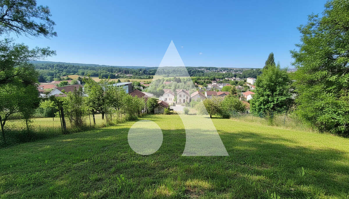 Terrain à NEUFCHATEAU