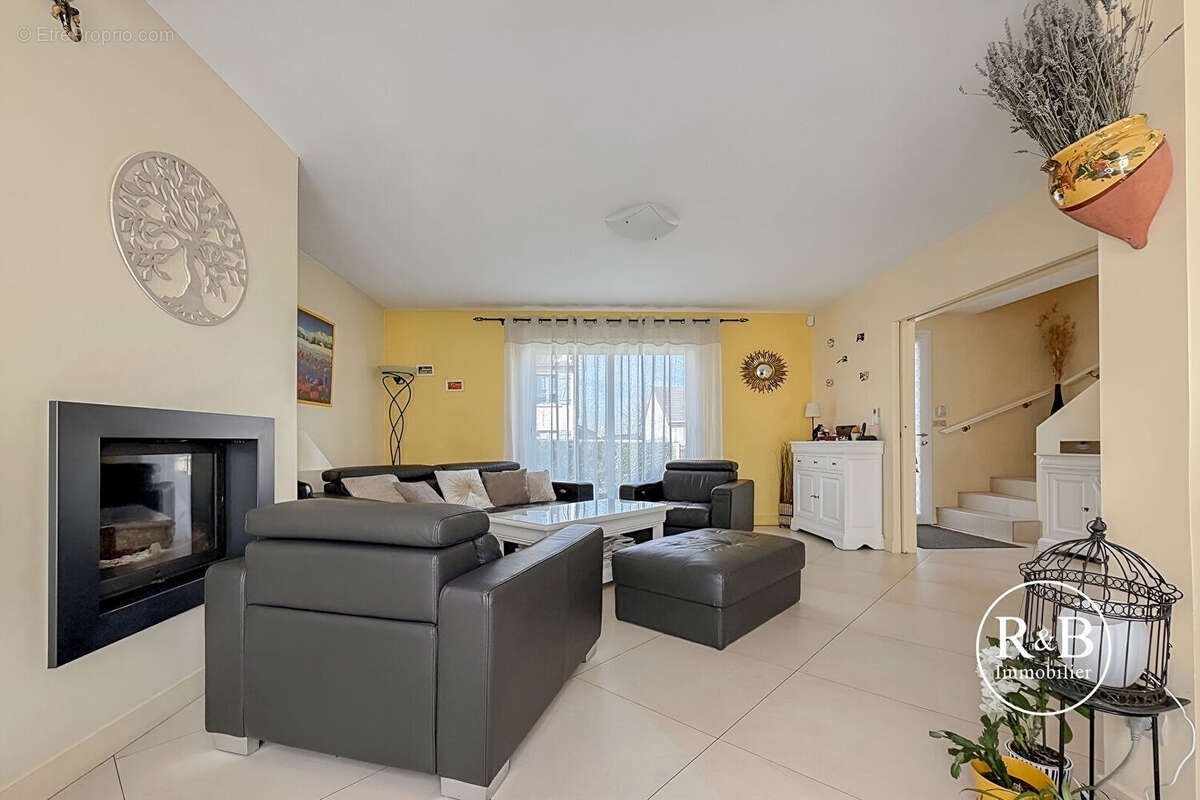 Maison à LES CLAYES-SOUS-BOIS