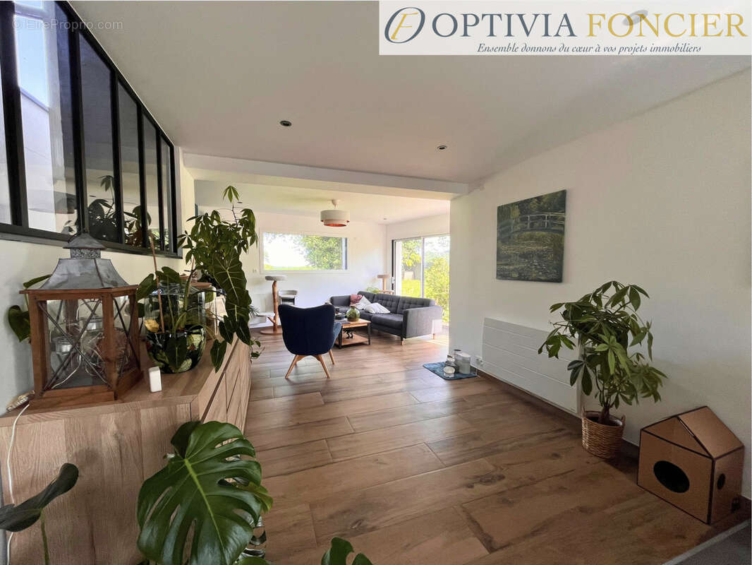 Maison contemporaine 2014 - T8 -  DPE : B 197 m2 - 1300 m2 de terrain - photo 8