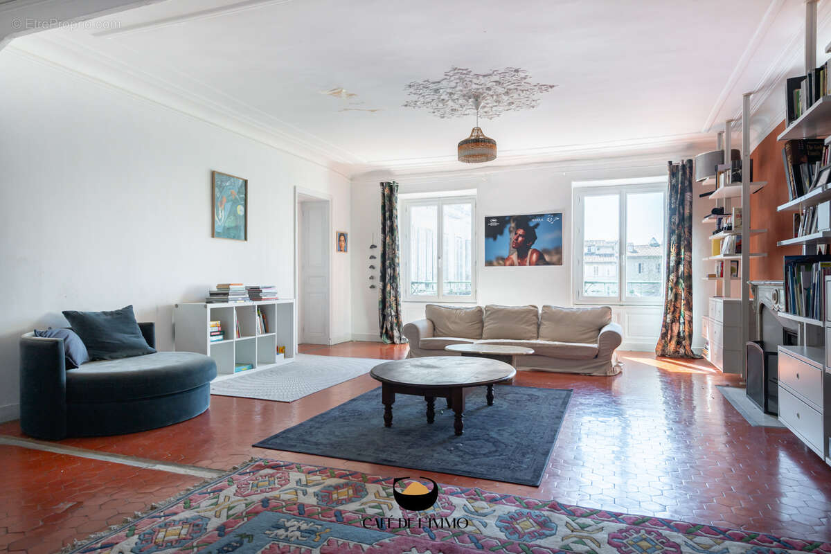 Appartement à MARSEILLE-1E