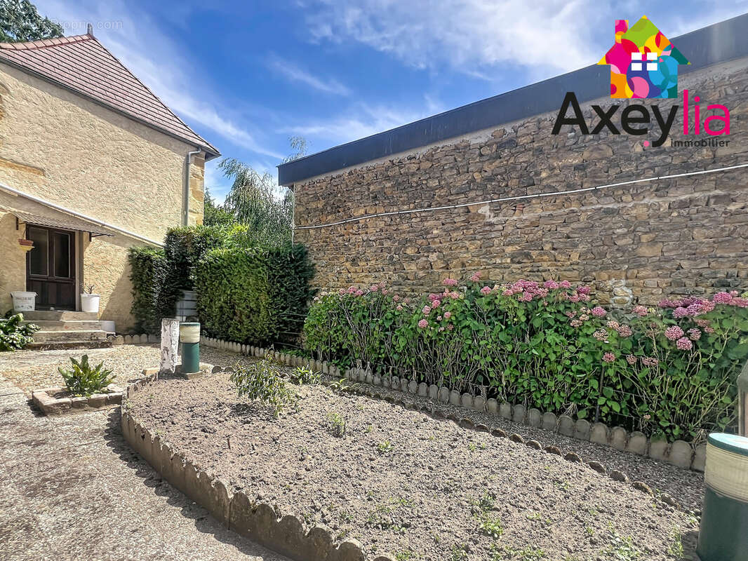 A vendre - marcigny proche centre - maison avec garage - photo 5