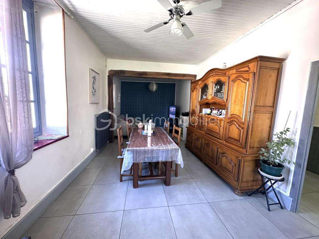  Belle maison familiale aux volumes généreux – Un cadre de vie idéal !A Neuvy-Sautour - photo 3