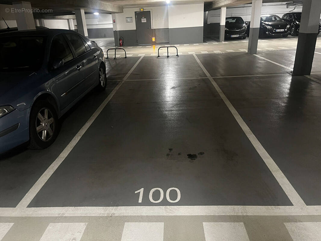 Parking à COLOMBES