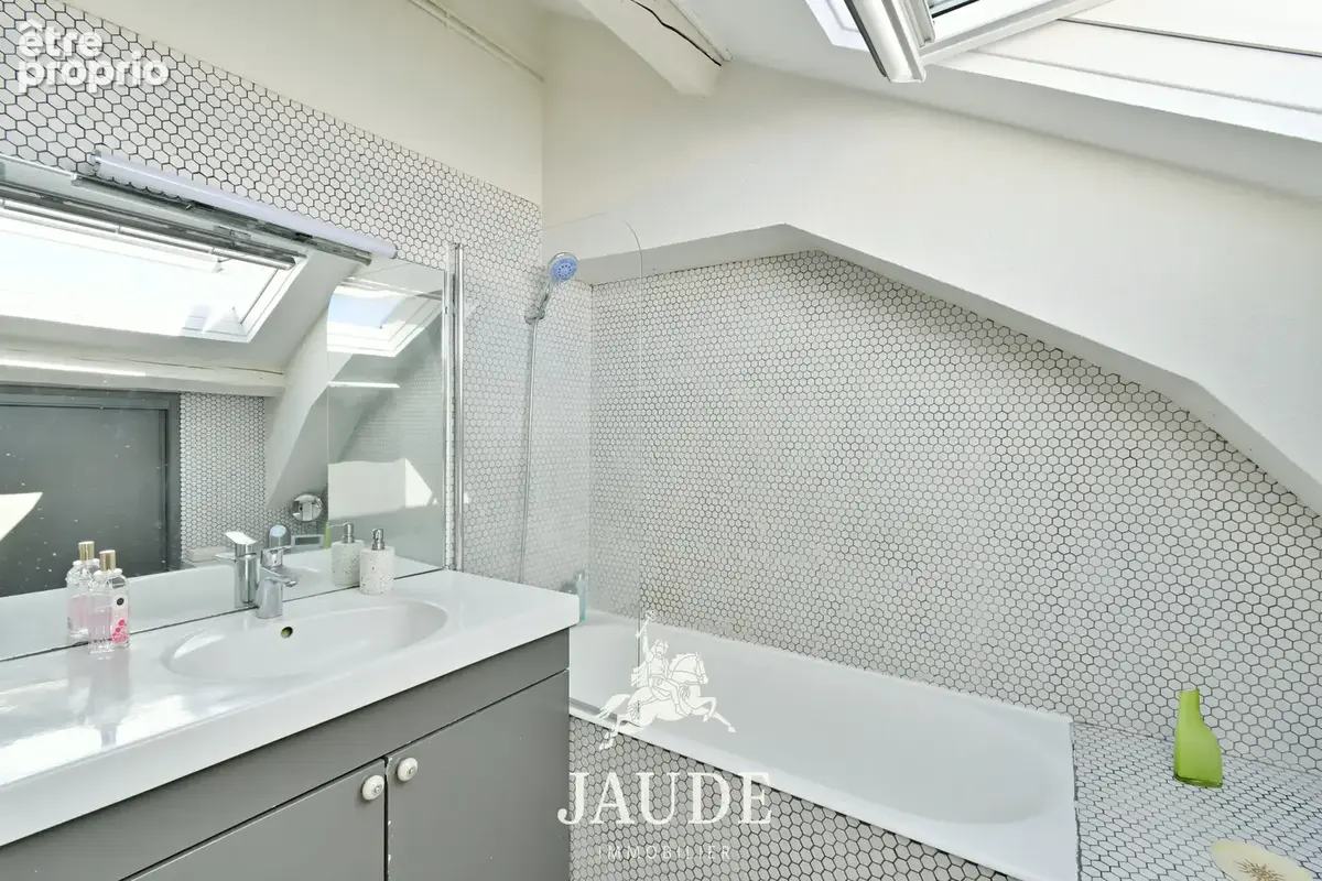 Duplex entièrement rénové en DERNIER ÉTAGE de 164m2 au sol, rue Bonnabaud à Clermont-Ferrand - photo 9