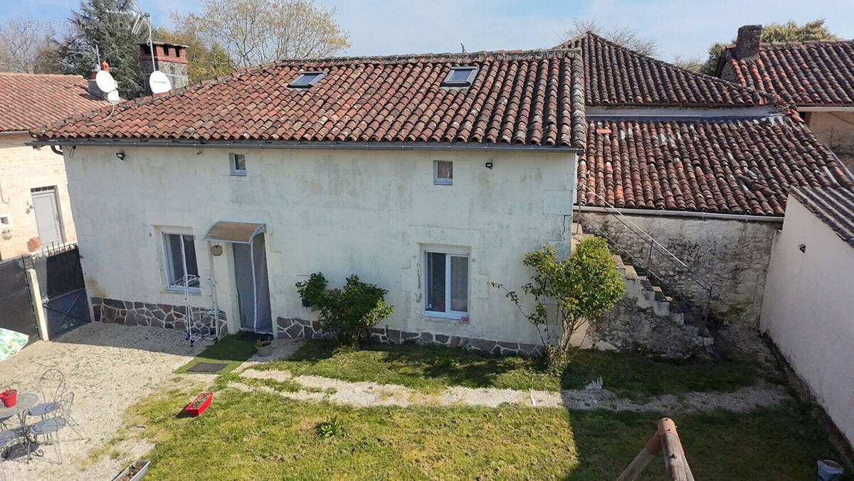 Maison à GENOUILLE
