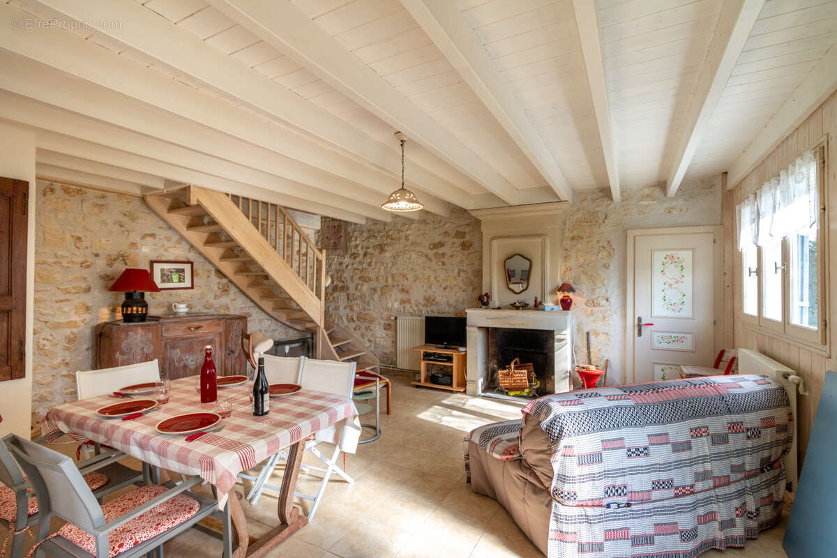 Maison à NIEUL-LES-SAINTES