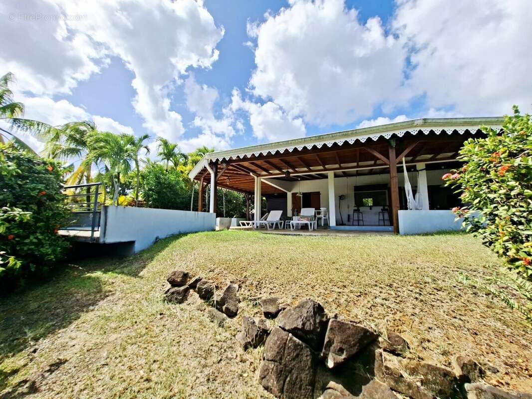 STE LUCE : Spacieuse villa T4 + Studio + piscine - photo 2