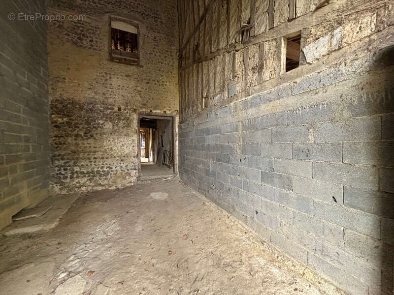 Parking à TRIE-SUR-BAISE