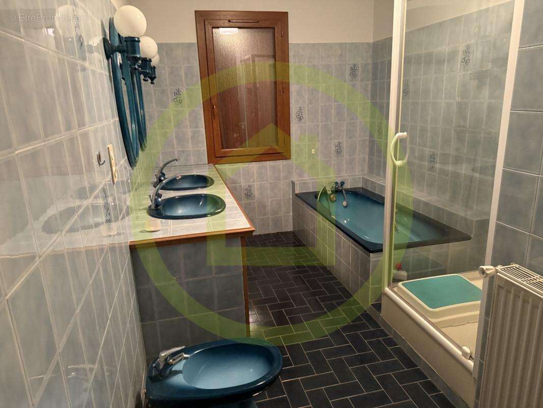 Maison à ROULLET-SAINT-ESTEPHE