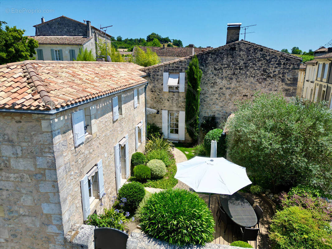 Maison à FRONSAC