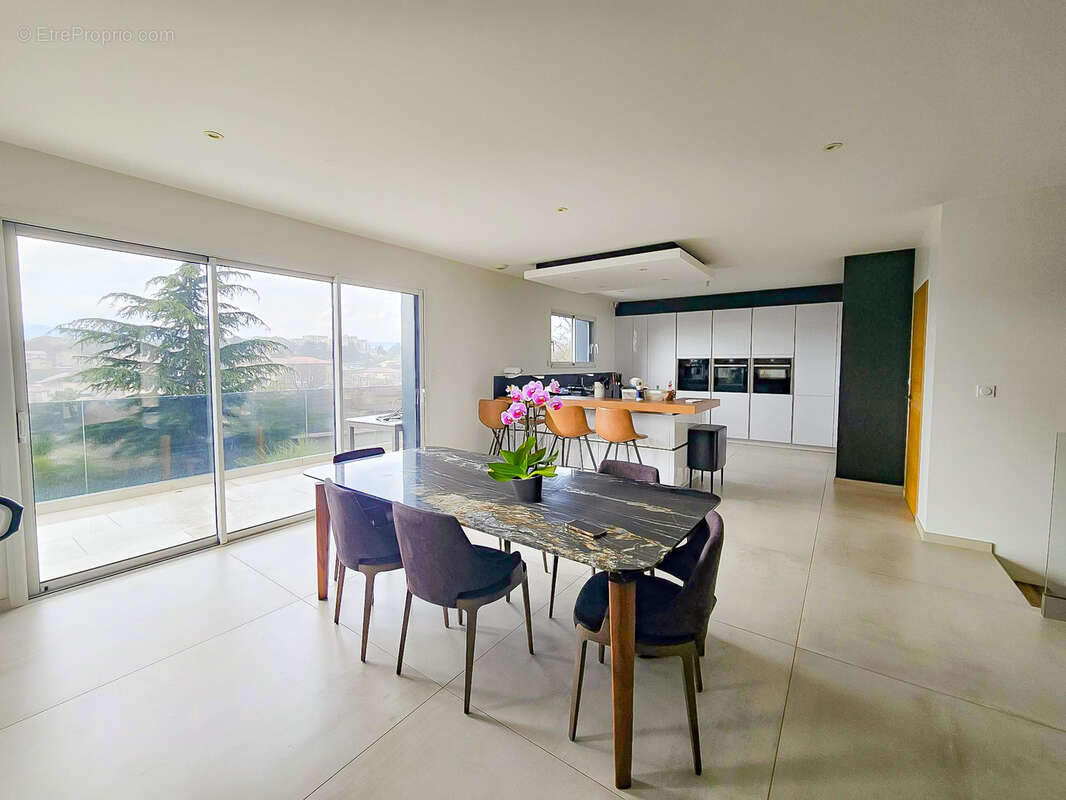 Maison à ROUSSILLON