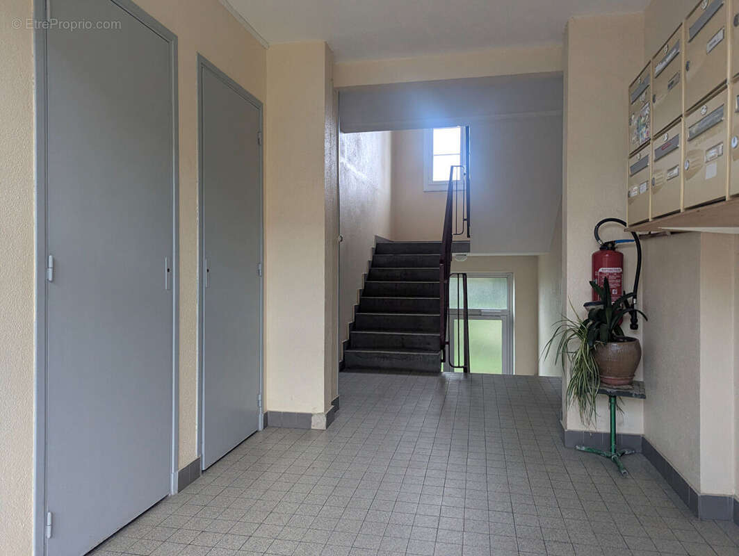 Appartement à VARENNES-VAUZELLES