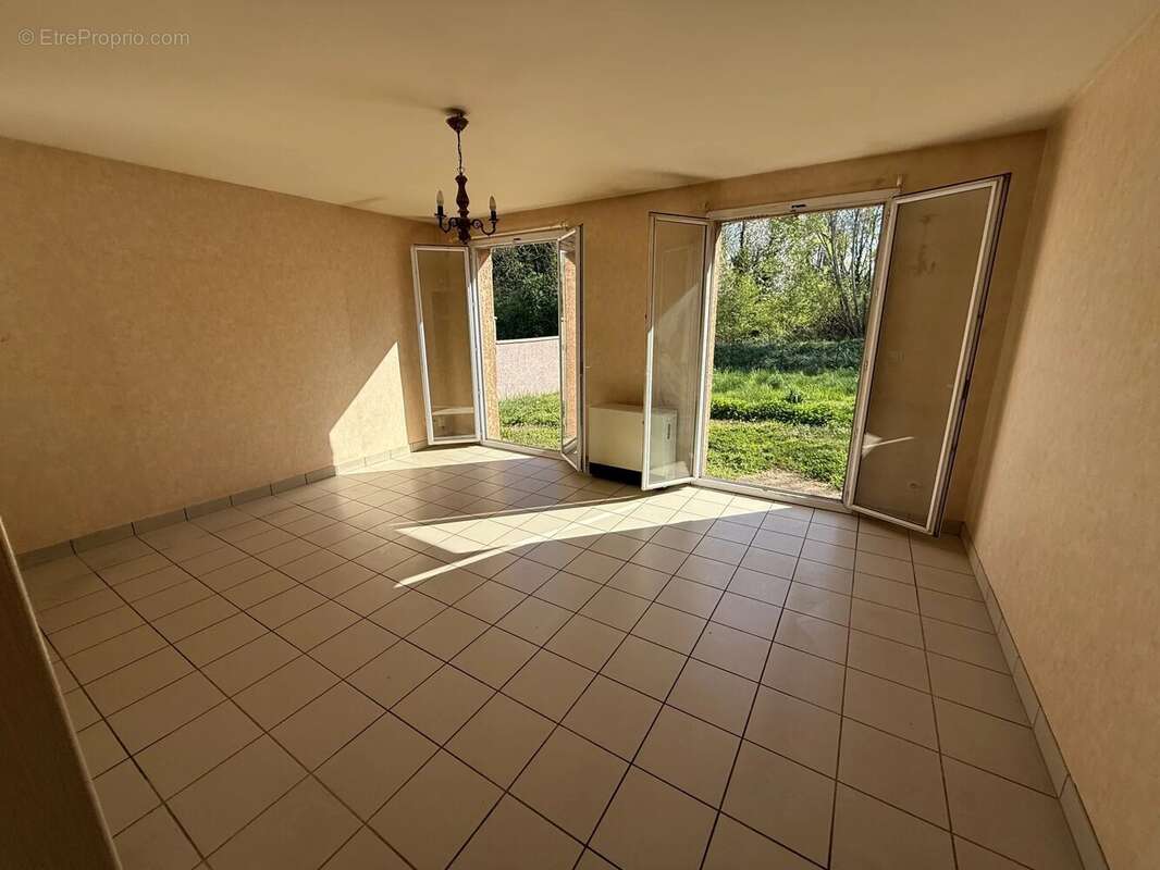 Maison à LA CHAPELLE-DE-GUINCHAY
