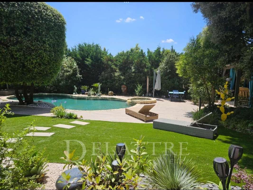 Maison à ROQUEFORT-LES-PINS