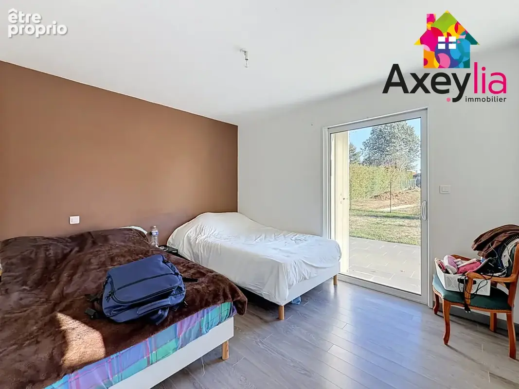 A vendre - riorges - maison de plain-pied pmr avec quatre chambres, garage et terrain - photo 16