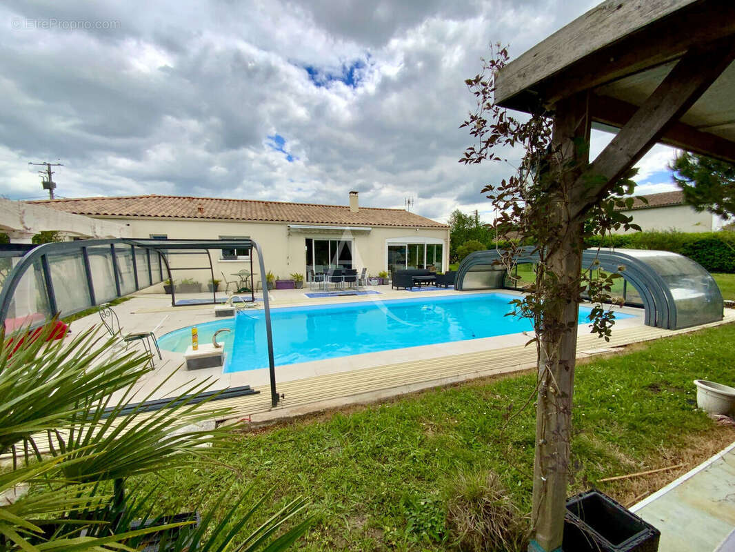 Maison à JONZAC