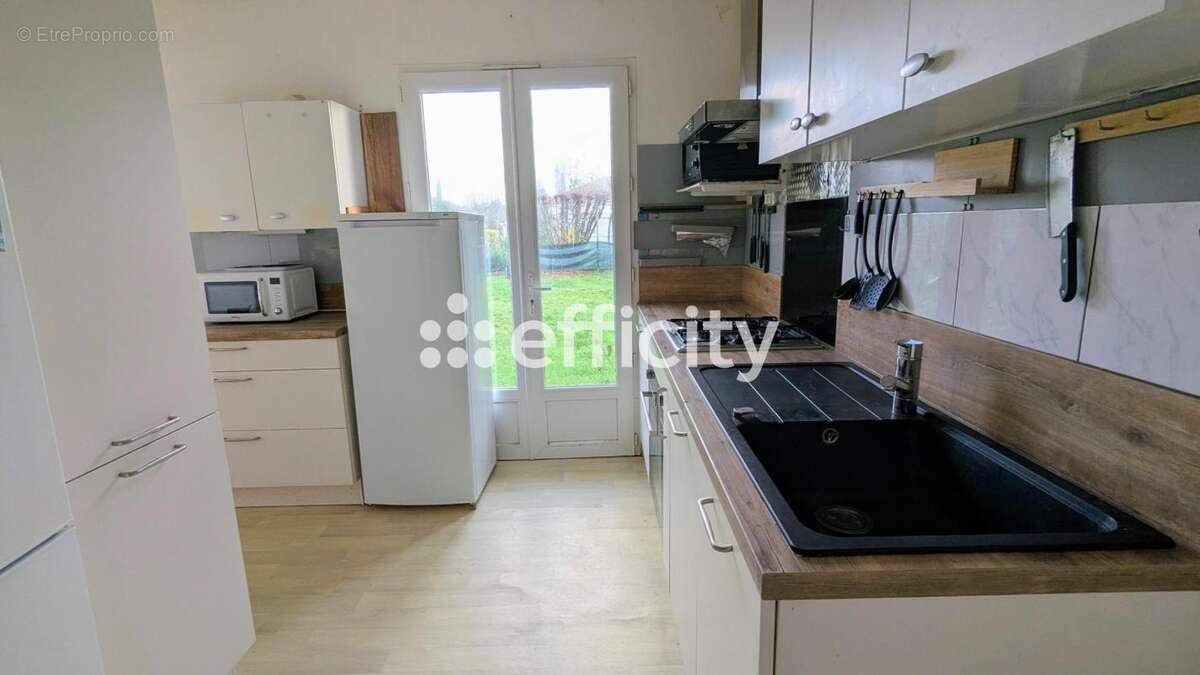 Maison 93 m² à L'isle-D'espagnac  - photo 4