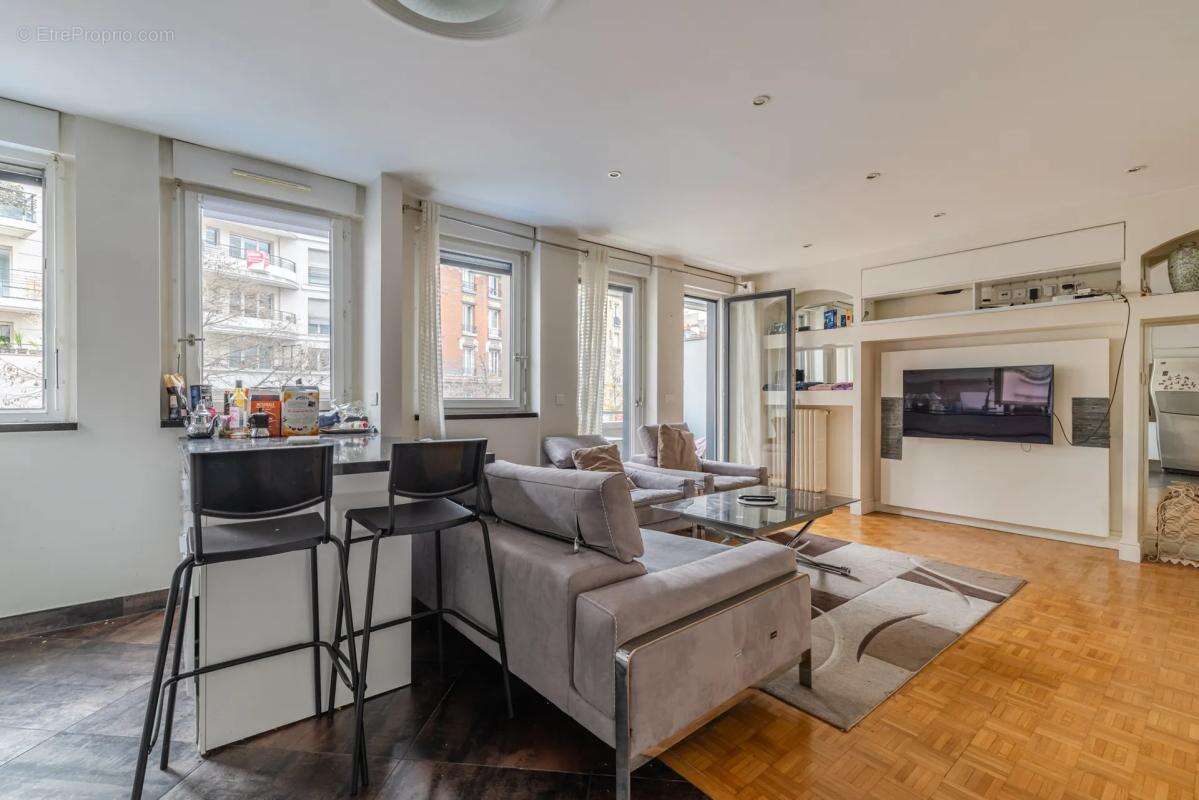 Appartement à COURBEVOIE