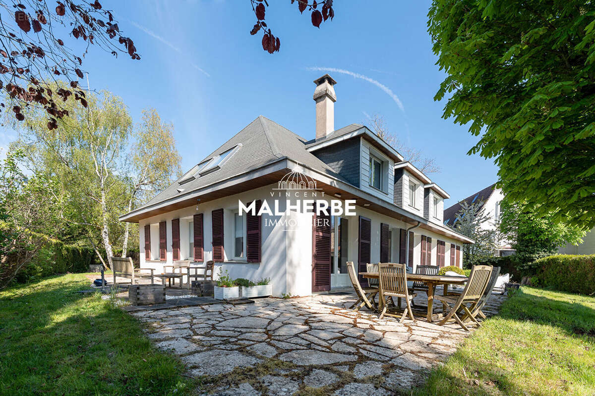 Sur les hauteurs : tres belle maison independante et familiale - photo 17