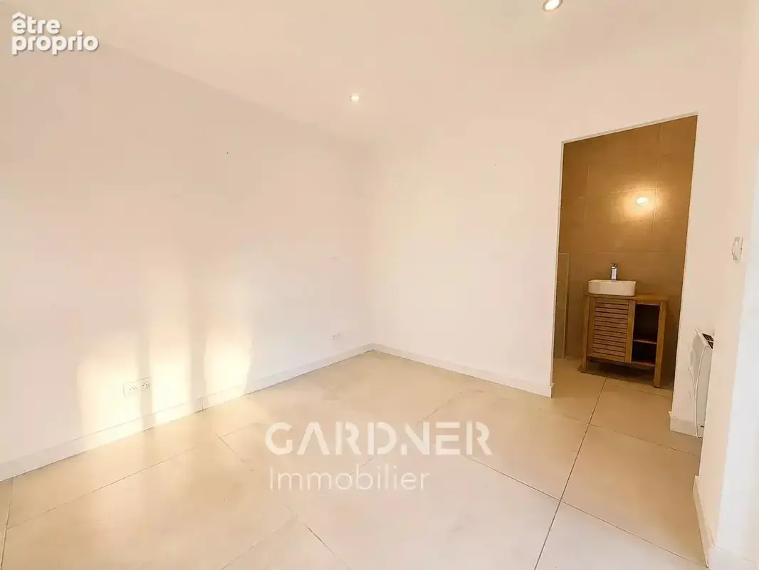 Appartement rez-de-jardin type 4 et 2 stationnements privatifs - photo 9