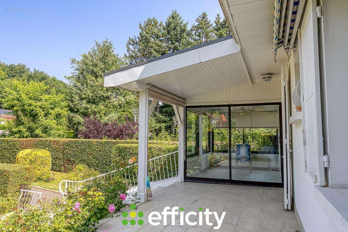 Maison à NIVOLAS-VERMELLE