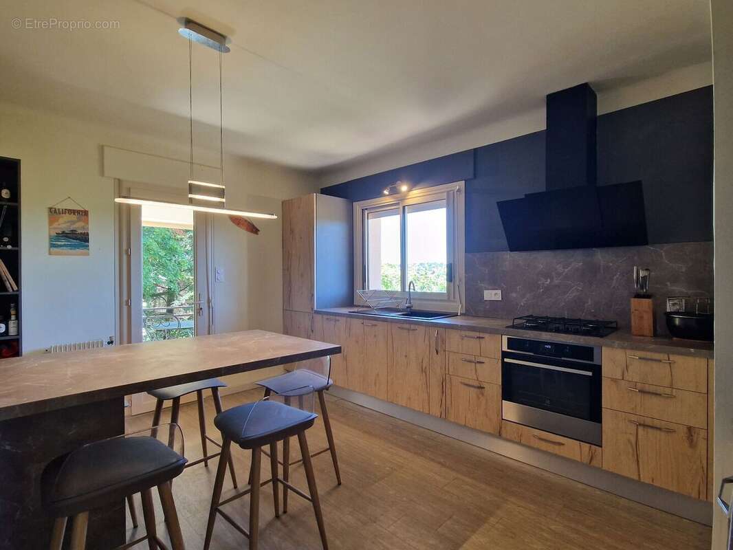 Sur hauteur, proche des commerces du Bugue, Maison d'habitation 4 chambres et terrain de 2077m2 - photo 12