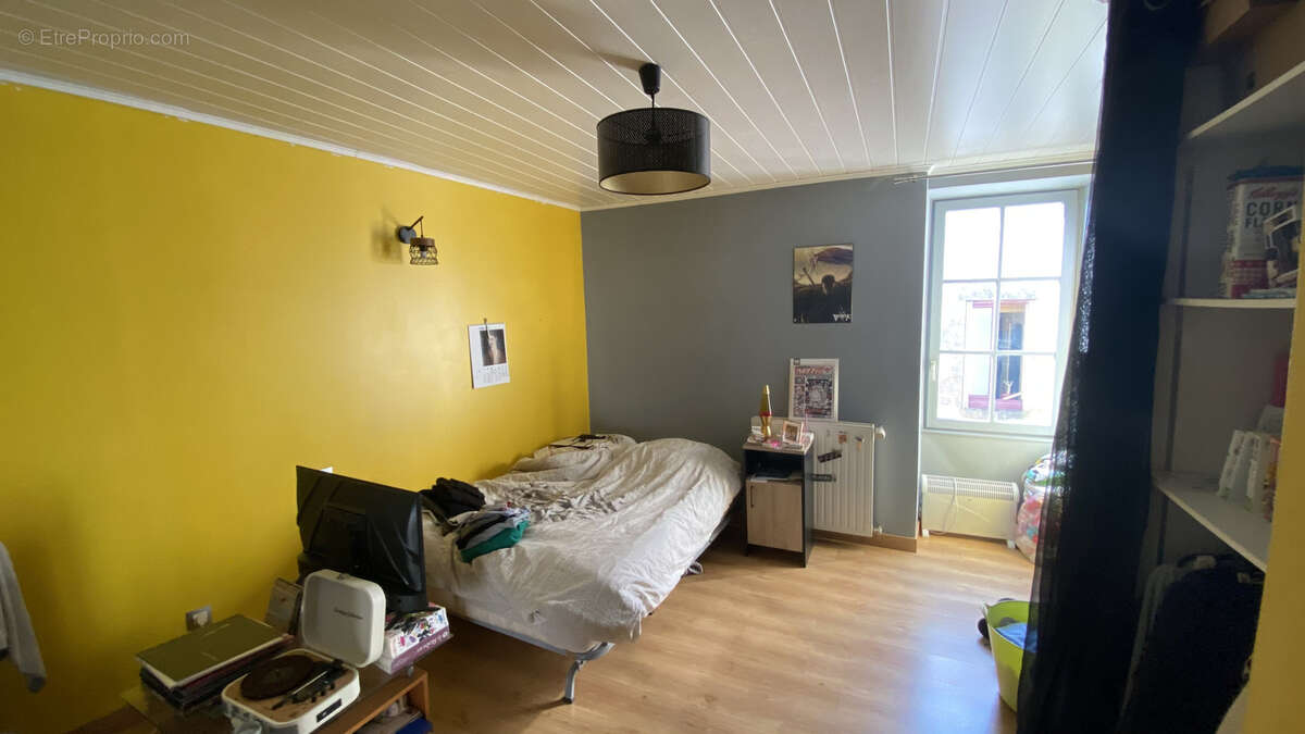 Maison de bourg et trés jolie dépendance 170 m2 et du terrain au centre de Tiffauges 232500 € frais d'agence i - photo 11