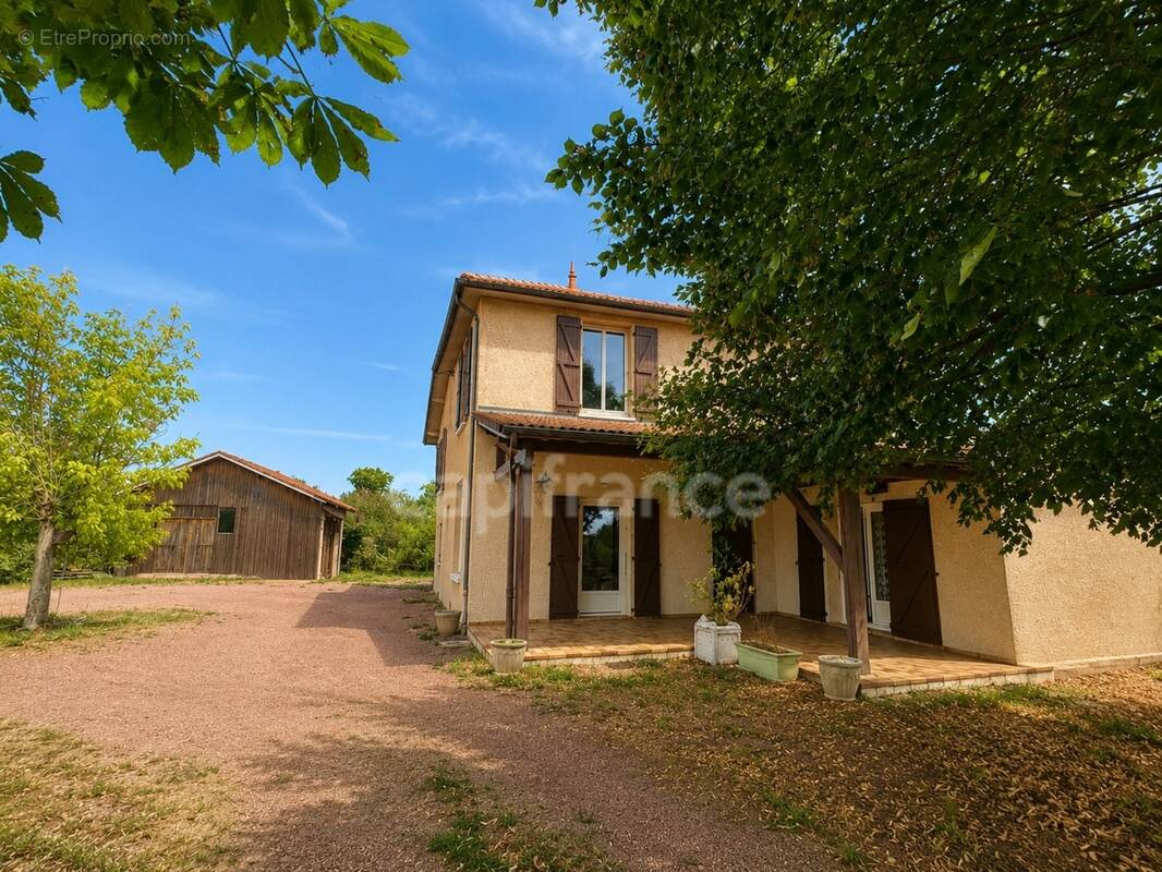 Maison à OUCHES