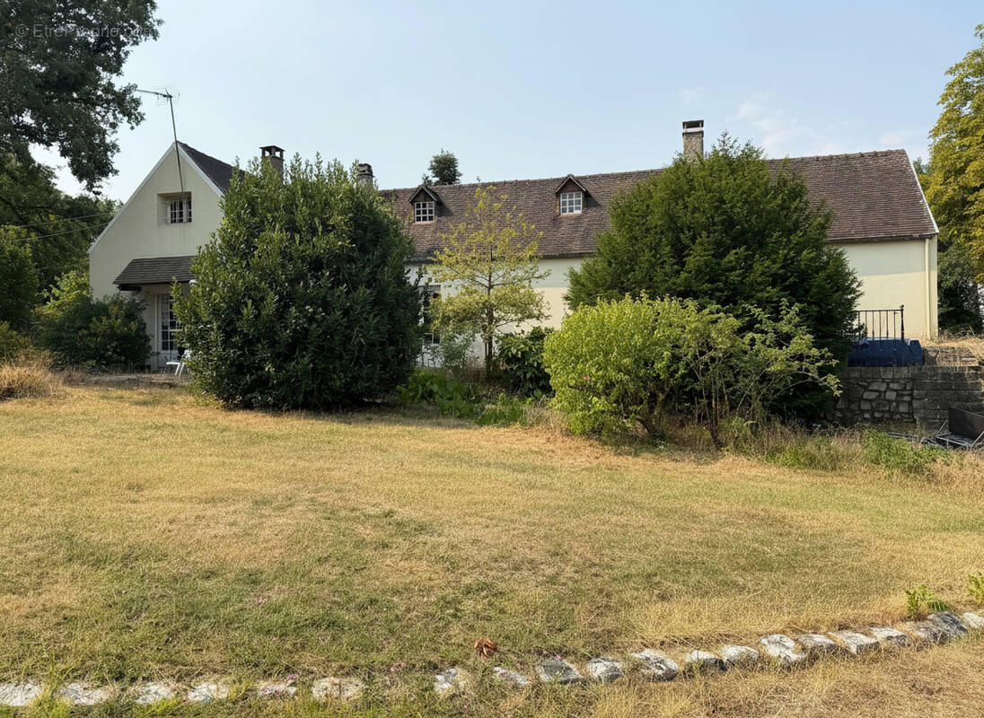 Maison à VILLENEUVE-SUR-AUVERS