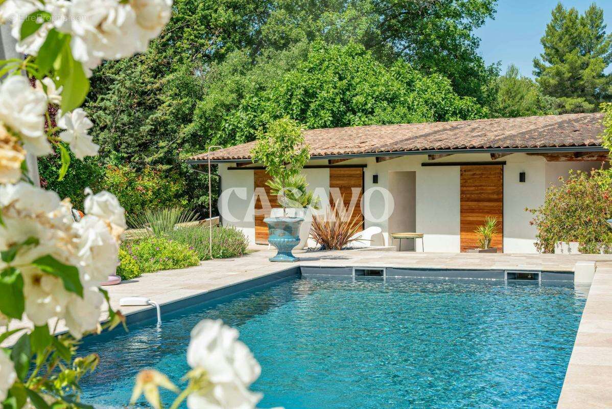 Vente Maison 5 pièces de 180m² - 13760 Saint-Cannat - photo 3