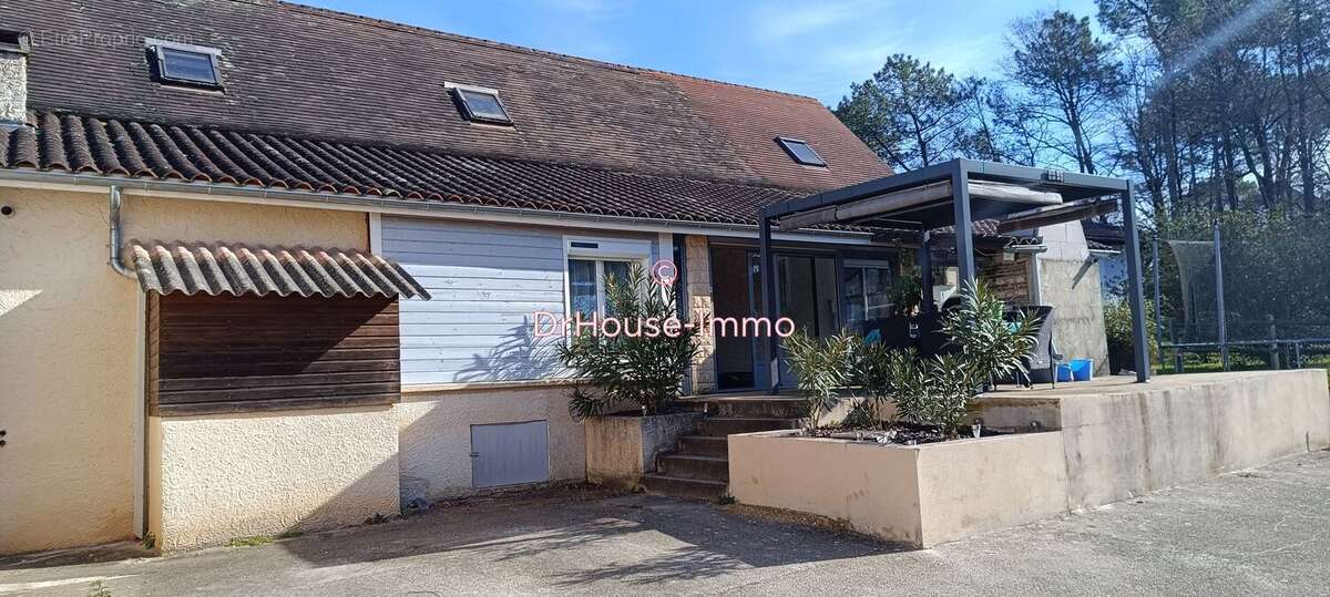 Maison à COURS-DE-PILE