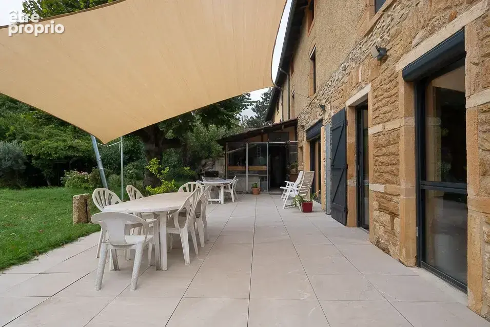 Propriété de caractère et rénovation d'exception à Limas - photo 7