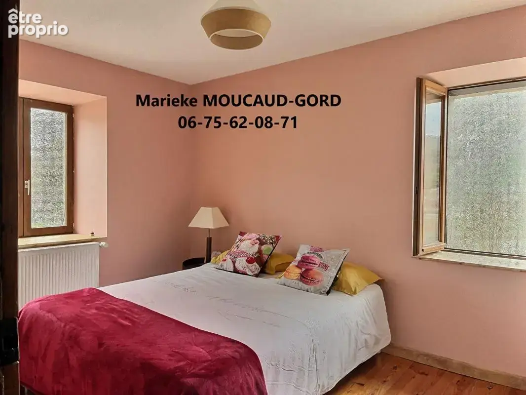Maison en pierre rénovée de 150 m²  4 chambres dépendances  terrain clos  1489m² - photo 10