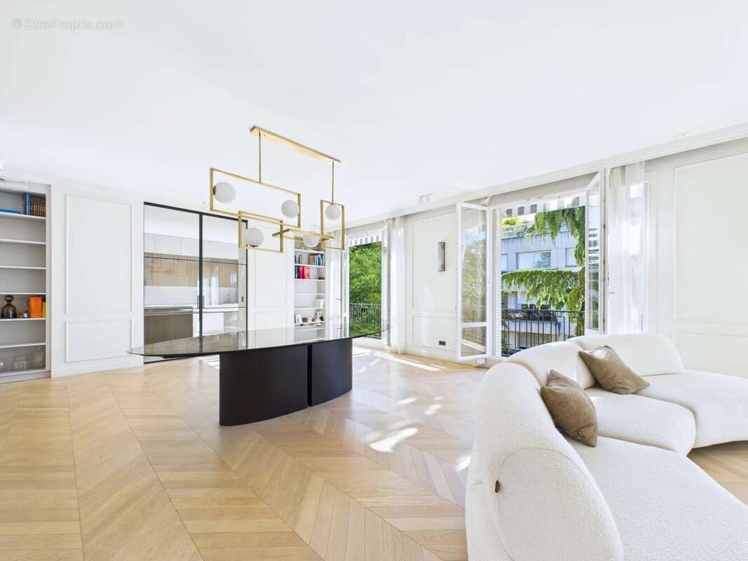 Appartement à NEUILLY-SUR-SEINE
