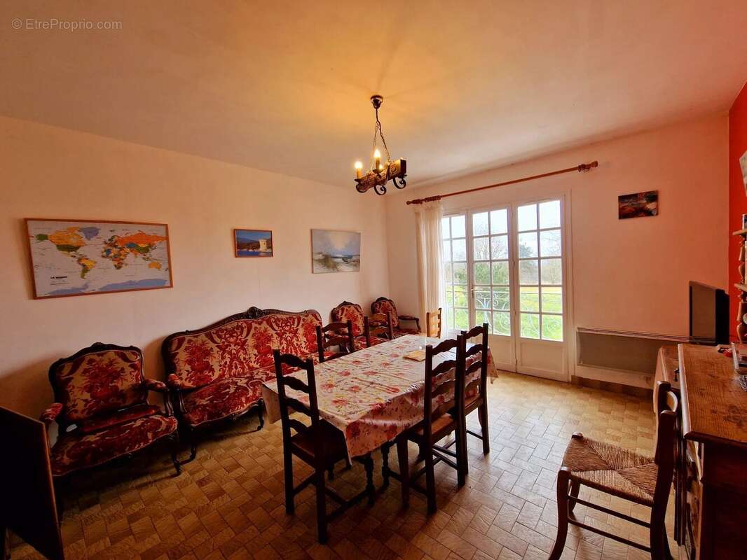 Maison à MONPRIMBLANC