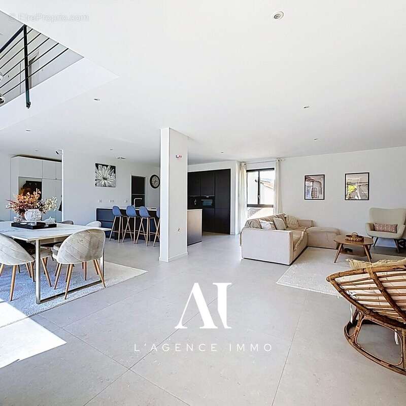 Maison 196 m² à Divonne-Les-Bains  - photo 4