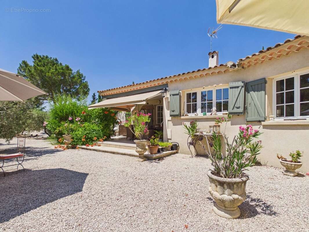 Mas en campagne de Mouriès au calme - photo 3