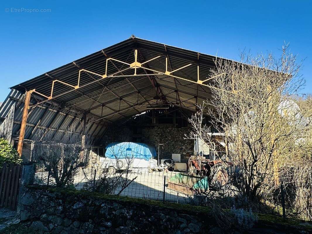 Maison de village avec Dépendances  09800 Villeneuve - photo 4
